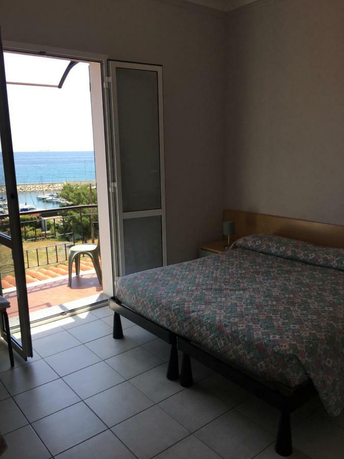 Hotel Baia dei Gabbiani San Lorenzo al Mare Esterno foto
