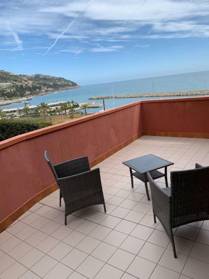 Hotel Baia dei Gabbiani San Lorenzo al Mare Esterno foto